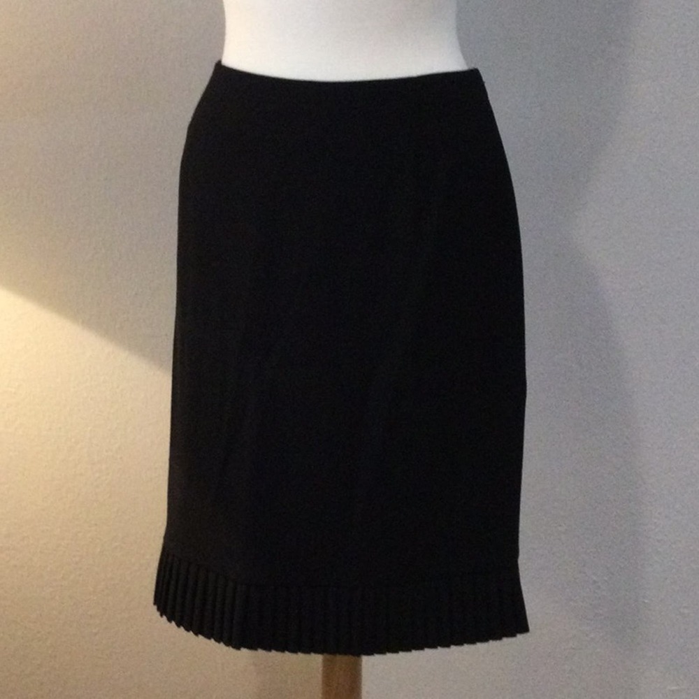 Alfani Pleated Hem Lined with Zip Side Black Skirt Size 14